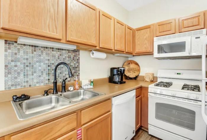 פיג'ן פורג' Bandit'S Riverfront Retreat - Mountain View- Condo-Fishing-Balcony-Fireplace-Great Location! מראה חיצוני תמונה