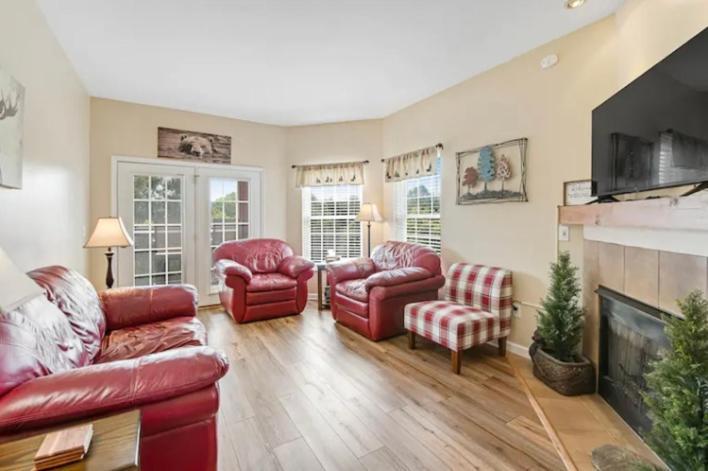פיג'ן פורג' Bandit'S Riverfront Retreat - Mountain View- Condo-Fishing-Balcony-Fireplace-Great Location! מראה חיצוני תמונה