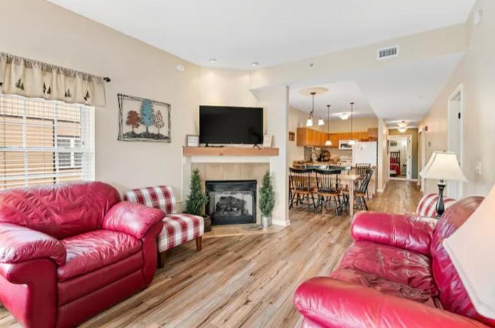 פיג'ן פורג' Bandit'S Riverfront Retreat - Mountain View- Condo-Fishing-Balcony-Fireplace-Great Location! מראה חיצוני תמונה