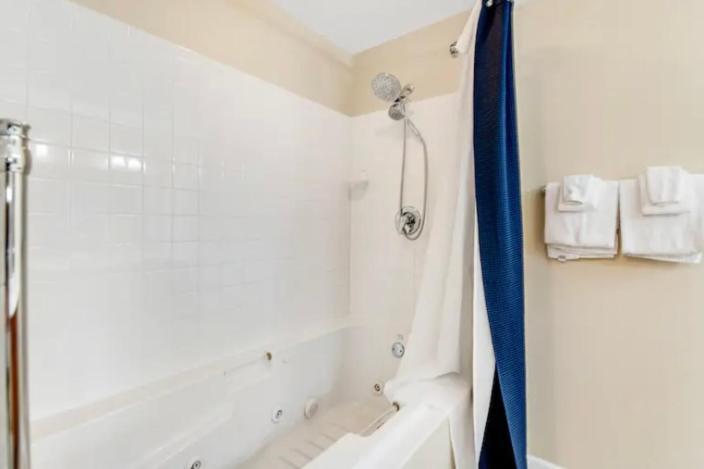 פיג'ן פורג' Bandit'S Riverfront Retreat - Mountain View- Condo-Fishing-Balcony-Fireplace-Great Location! מראה חיצוני תמונה