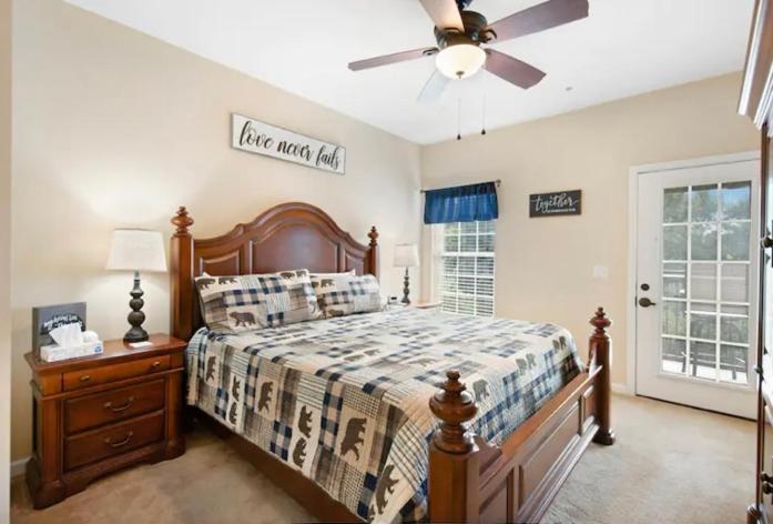 פיג'ן פורג' Bandit'S Riverfront Retreat - Mountain View- Condo-Fishing-Balcony-Fireplace-Great Location! מראה חיצוני תמונה