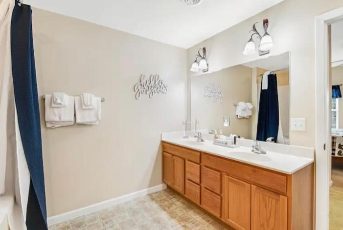 פיג'ן פורג' Bandit'S Riverfront Retreat - Mountain View- Condo-Fishing-Balcony-Fireplace-Great Location! מראה חיצוני תמונה