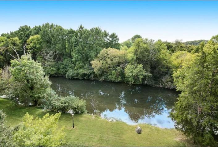 פיג'ן פורג' Bandit'S Riverfront Retreat - Mountain View- Condo-Fishing-Balcony-Fireplace-Great Location! מראה חיצוני תמונה