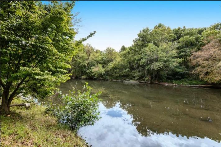 פיג'ן פורג' Bandit'S Riverfront Retreat - Mountain View- Condo-Fishing-Balcony-Fireplace-Great Location! מראה חיצוני תמונה